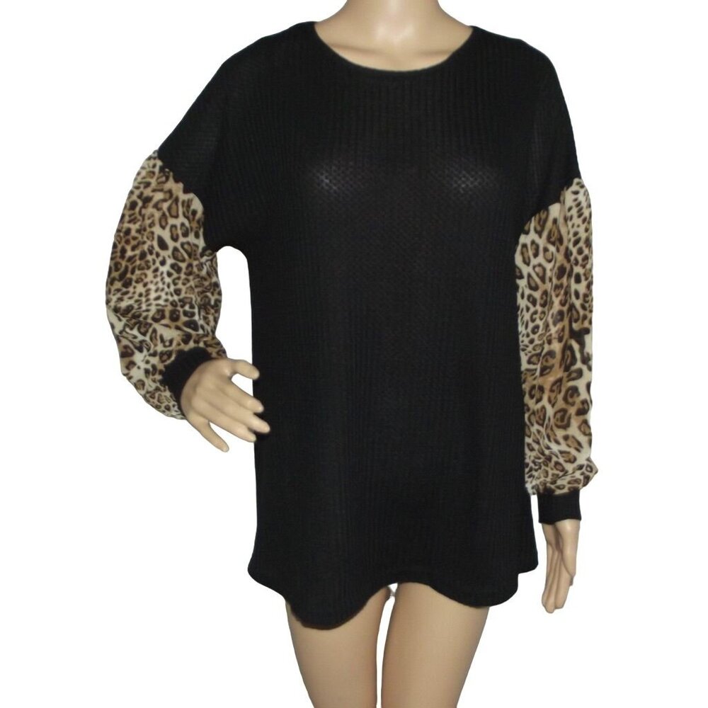 Grace & Emma Black Thermal Animal Print Sz Medium Shirt Blouse top waffle